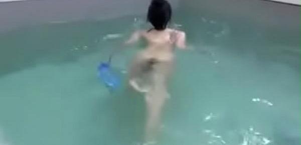  Chainees pool masturbation
